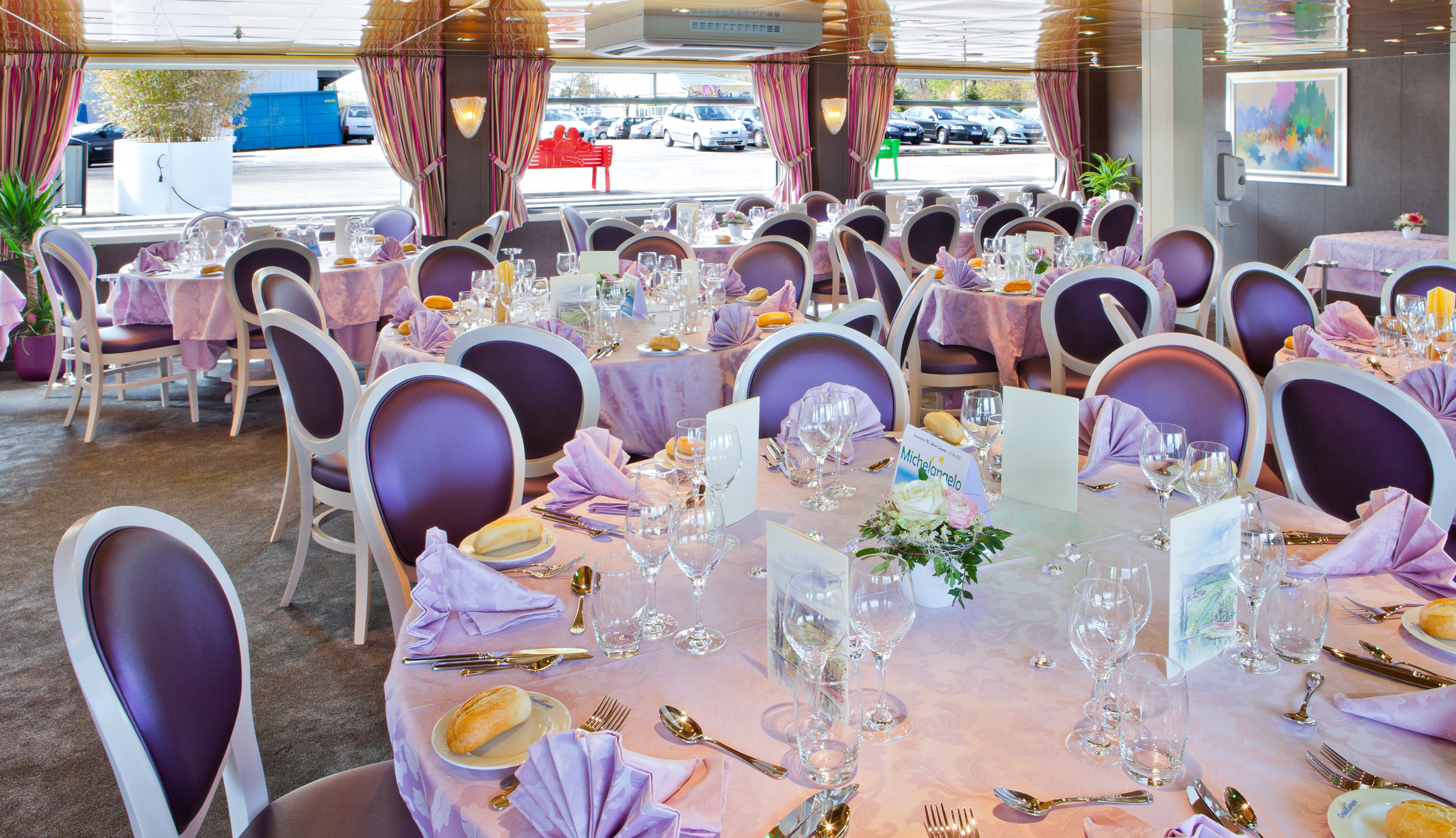 CroisiEurope MS Gerard Schmitter Restaurant 2.jpg